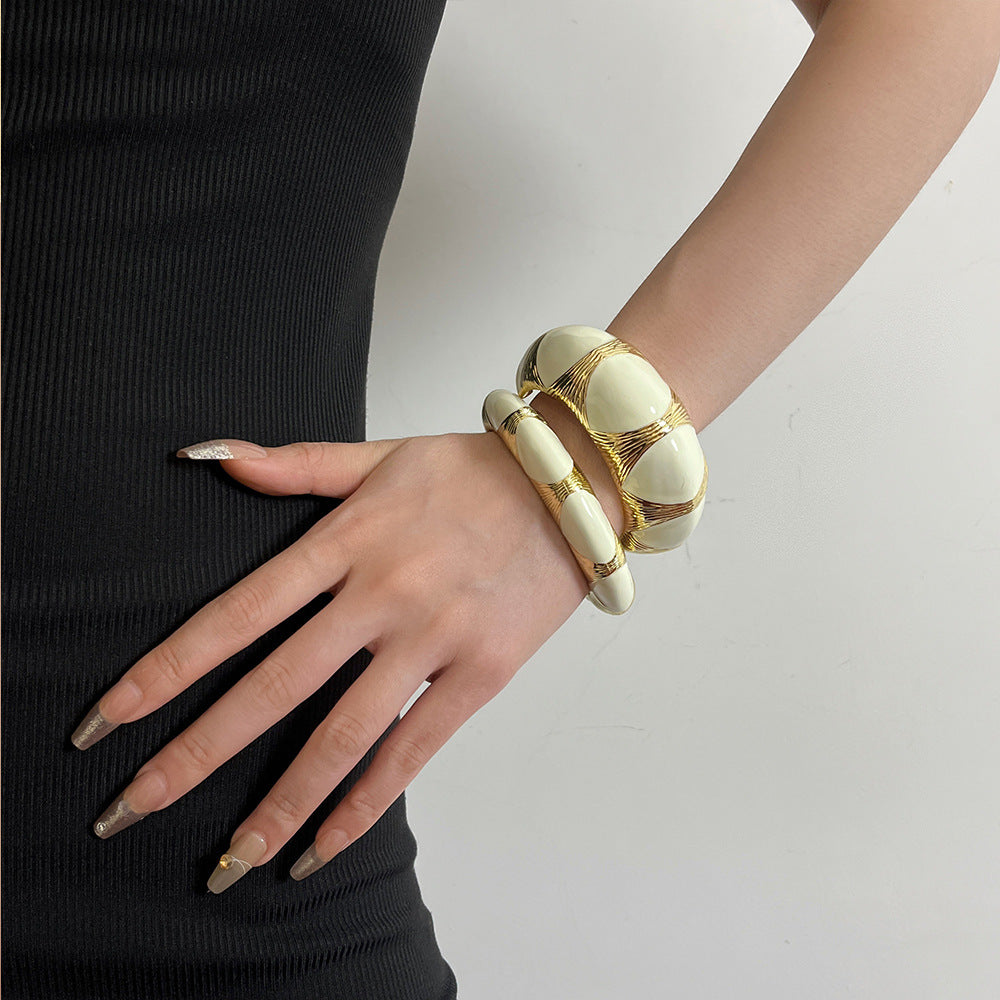 French Retro Oval Black Gold Enamel Drop Oil Bracelet Niche High Sense.