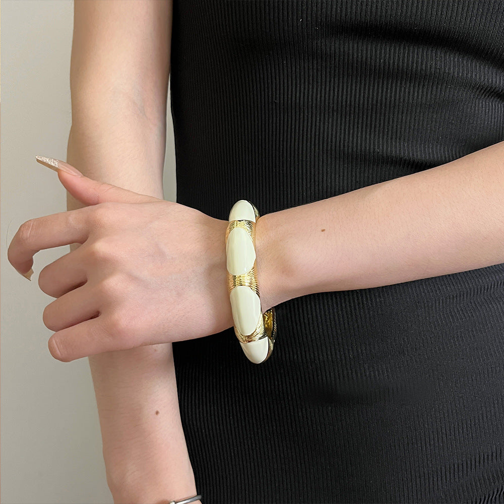 French Retro Oval Black Gold Enamel Drop Oil Bracelet Niche High Sense.