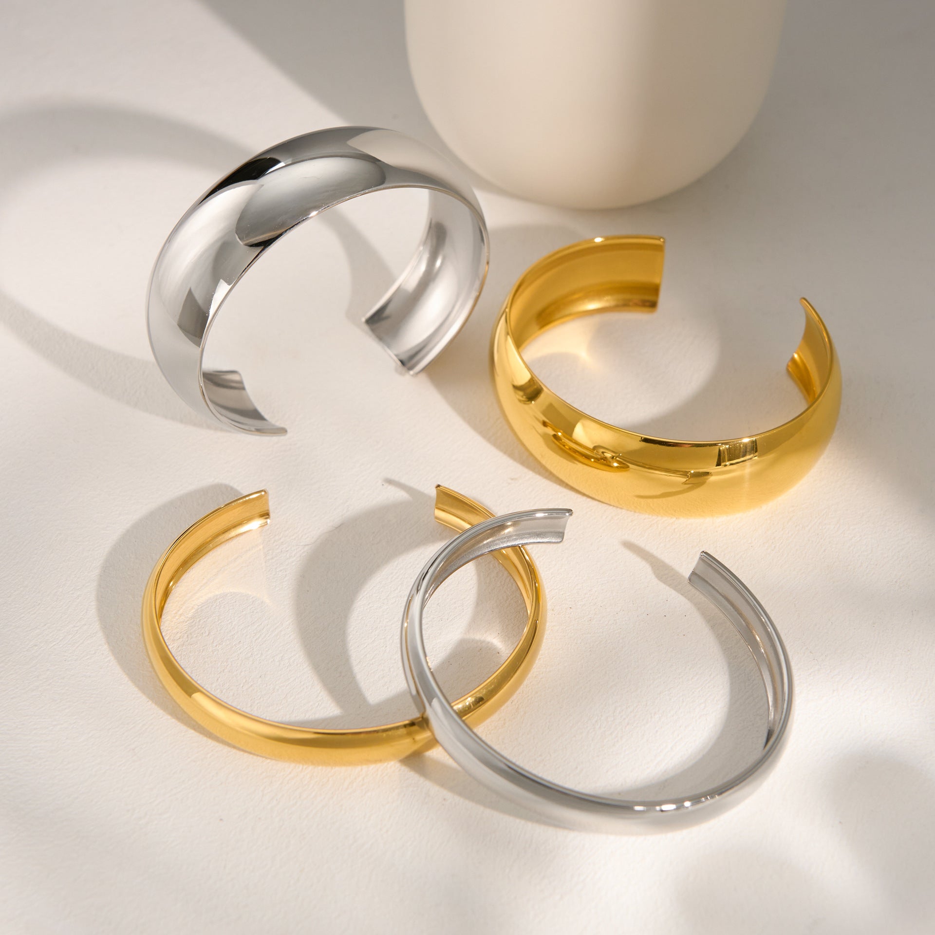 Women's Fashion Titanium Steel Fine Polished Surface Bracelet.