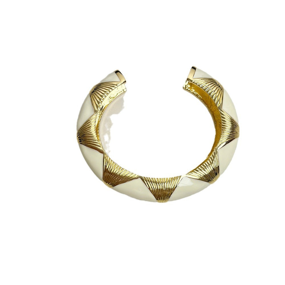 French Retro Oval Black Gold Enamel Drop Oil Bracelet Niche High Sense.