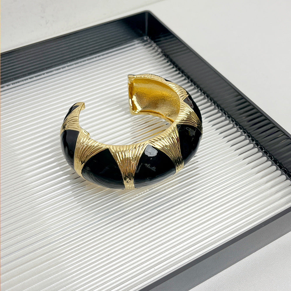 French Retro Oval Black Gold Enamel Drop Oil Bracelet Niche High Sense.