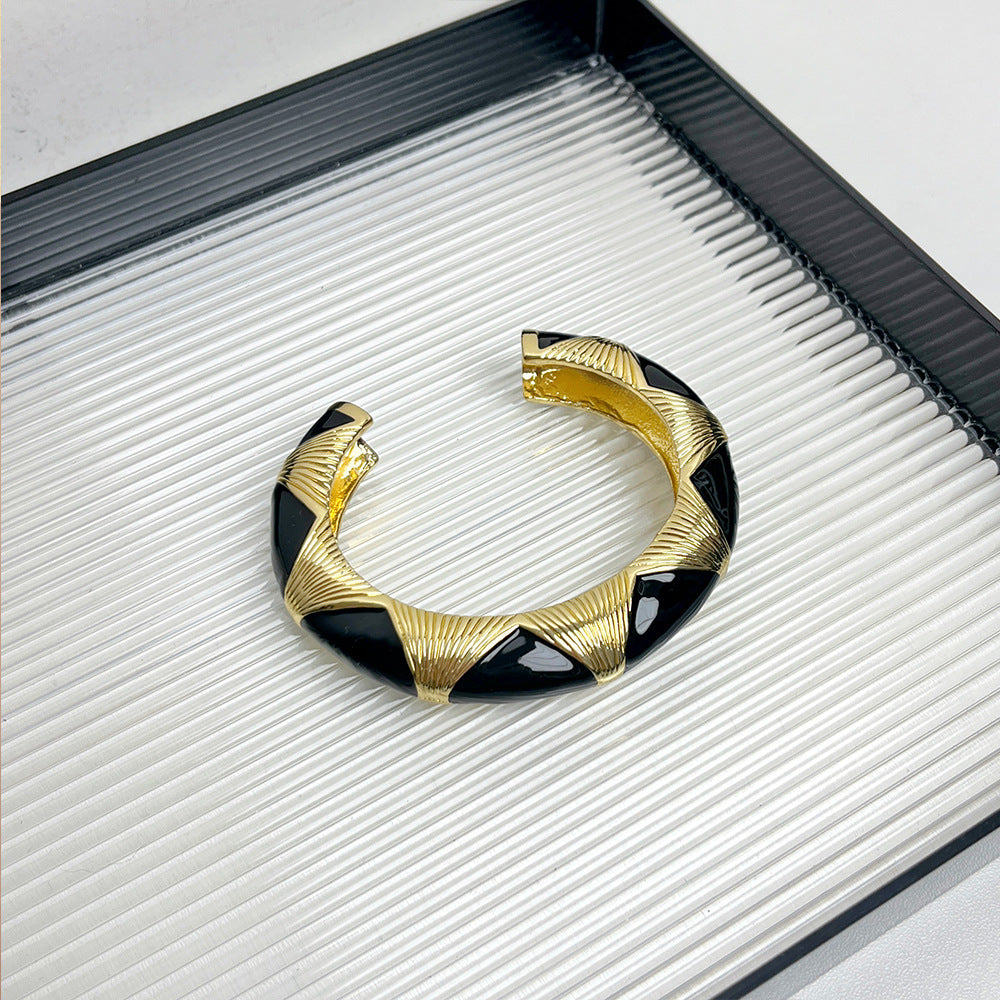 French Retro Oval Black Gold Enamel Drop Oil Bracelet Niche High Sense.