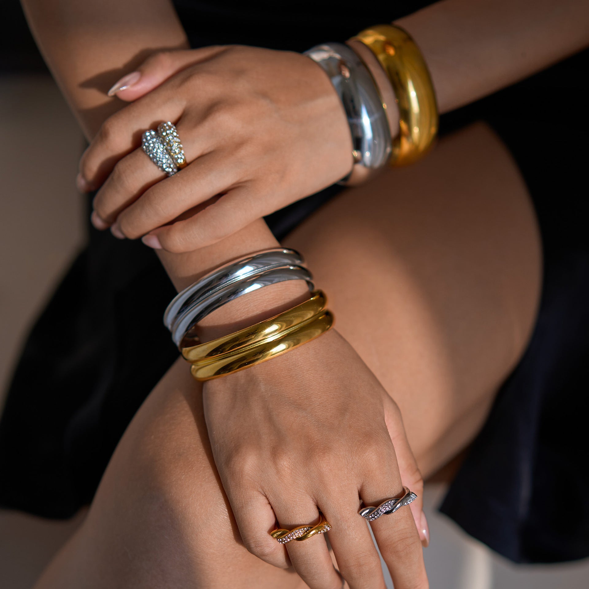 Women's Fashion Titanium Steel Fine Polished Surface Bracelet.