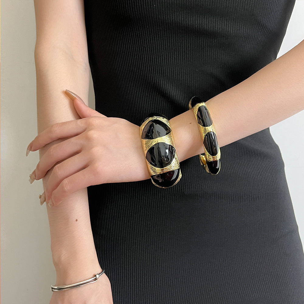 French Retro Oval Black Gold Enamel Drop Oil Bracelet Niche High Sense.
